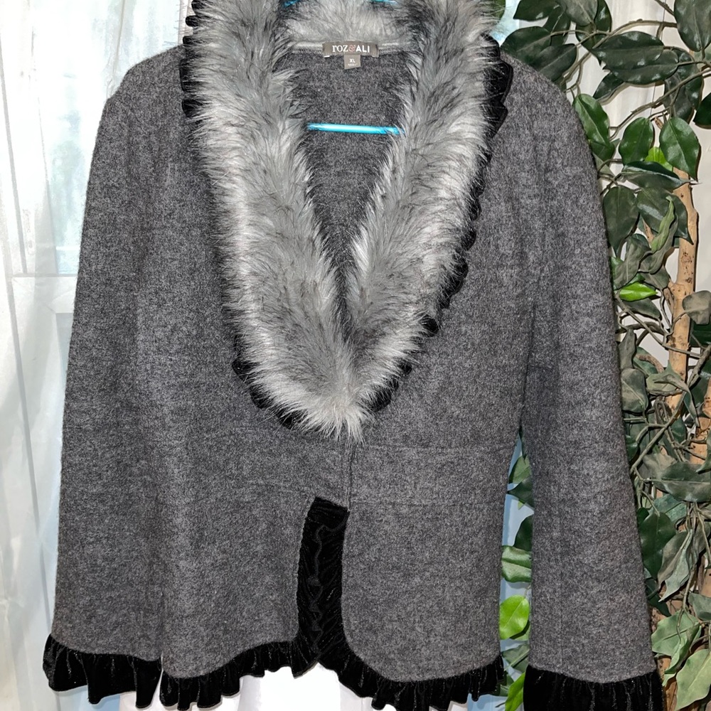 Roz & Ali wool jacket with faux fur collar